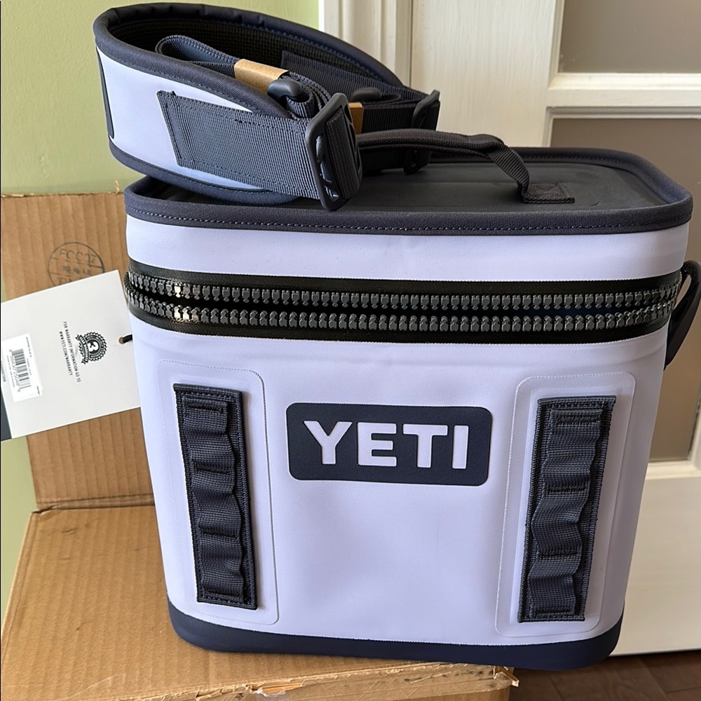 YETI Hopper Flip 8 softsided leakproof cooler. Cosmic Lilac. NEW IN BOX. Unused.
